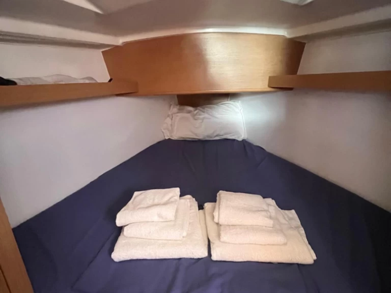 Louez un Jeanneau Sun Odyssey 319 à Cannigione