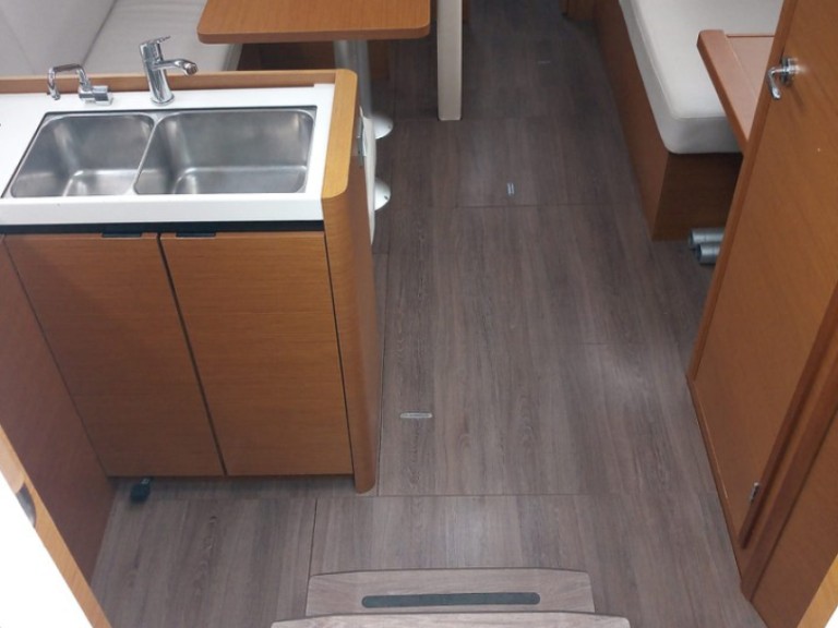 Location à Procida - Jeanneau Sun Odyssey 380 sur SamBoat