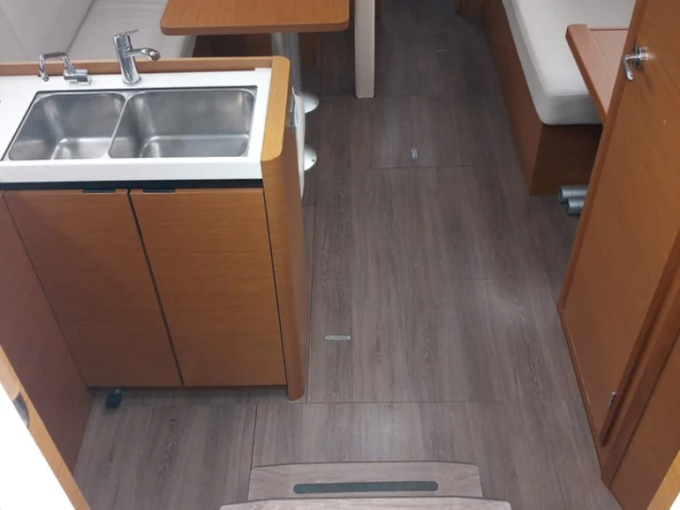 Location à Procida - Jeanneau Sun Odyssey 380 sur SamBoat