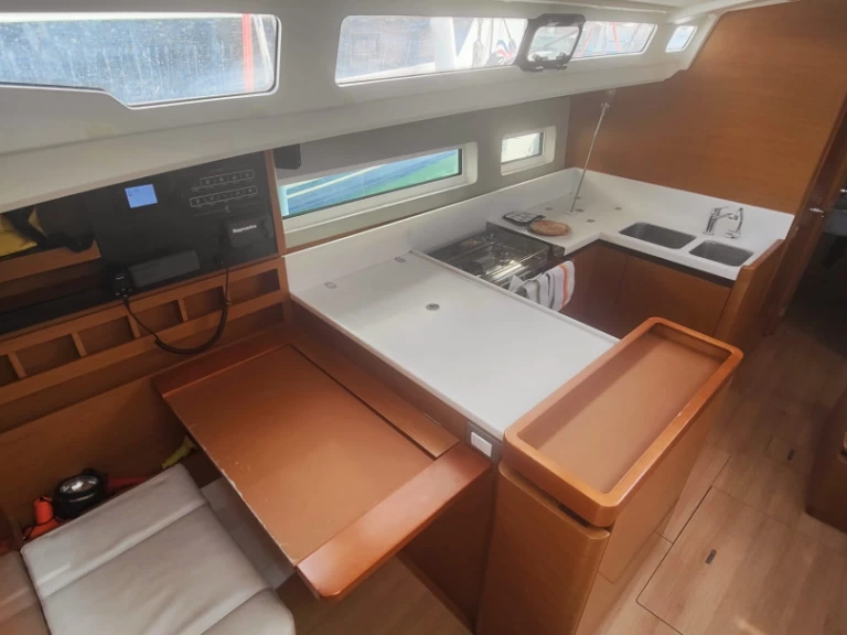 Location bateau Procida pas cher Sun Odyssey 440