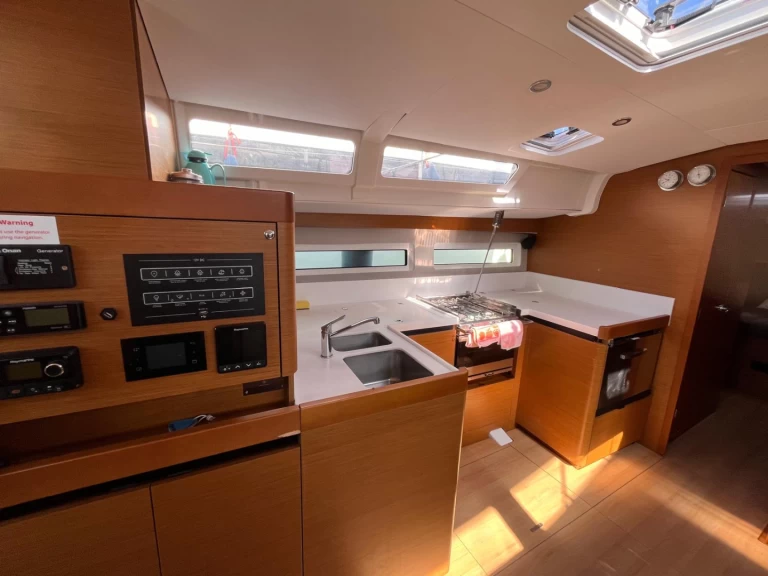 Location à Cannigione - Jeanneau Sun Odyssey 490 sur SamBoat