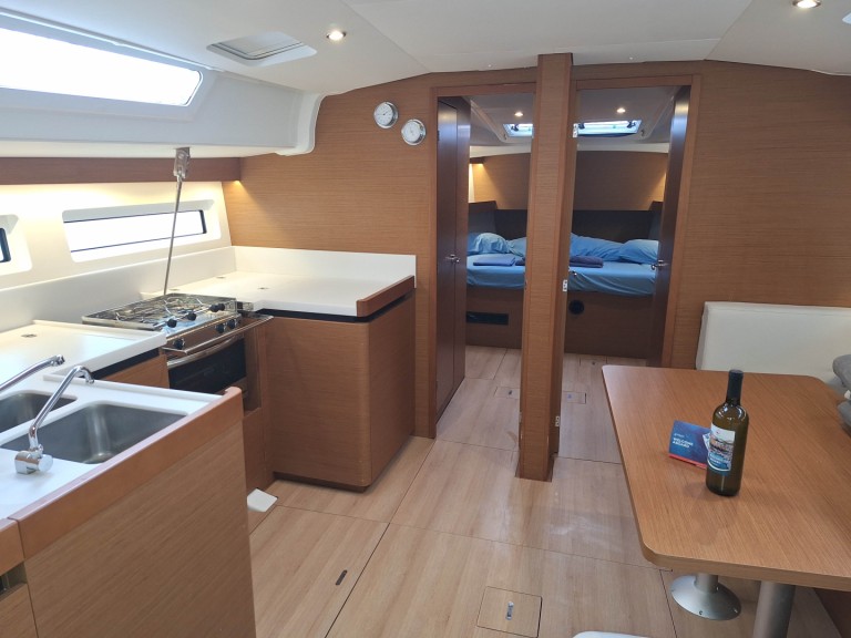 Location bateau Jeanneau Sun Odyssey 490 à Furnari sur Samboat