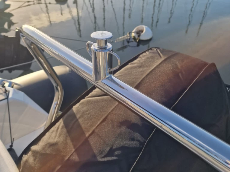 Louer Bateau à moteur avec ou sans skipper Zodiac à Gourbeyre