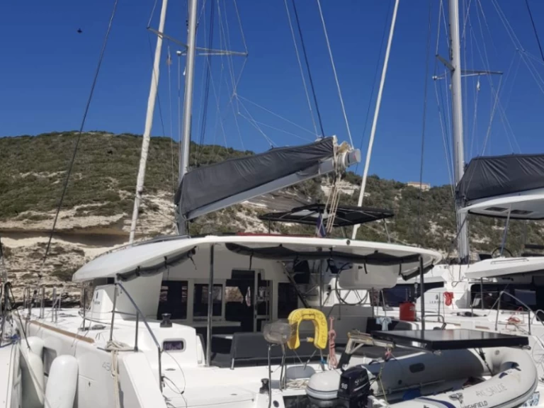 Catamaran à louer à Figari au meilleur prix