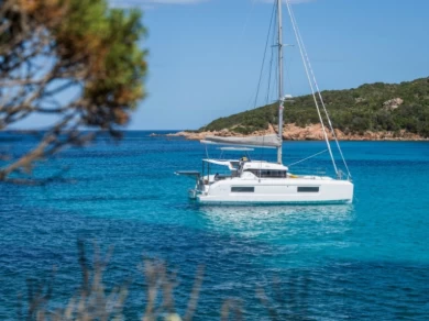 Pronájem lodi Lagoon Lagoon 38 v Figari na Samboatu