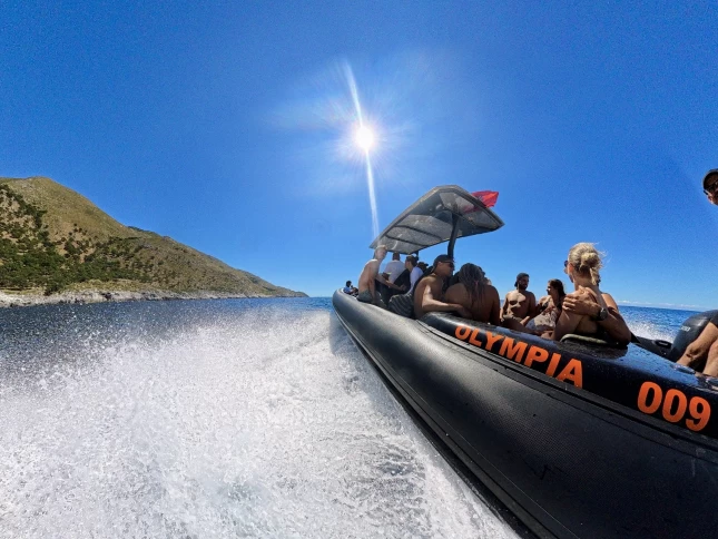 Semi-rigide à louer à Vlora au meilleur prix