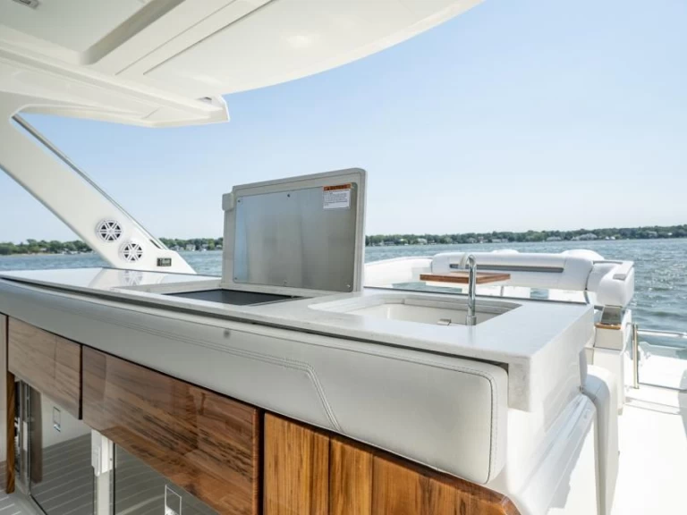 Location Yacht Tiara avec permis