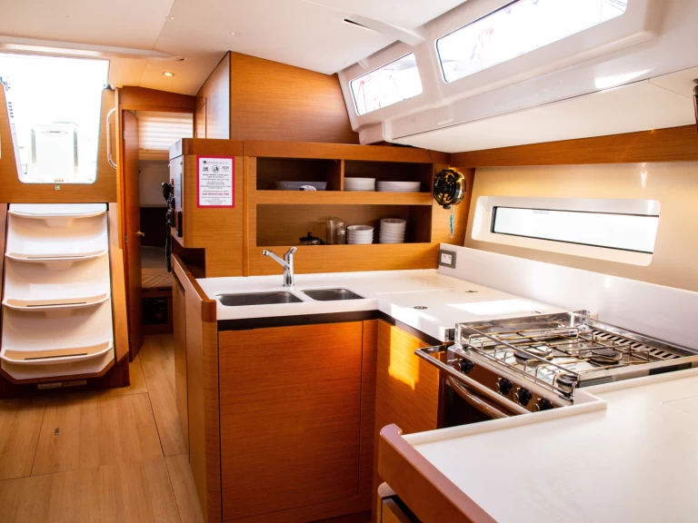 Location à Lávrio - Jeanneau Sun Odyssey 490 sur SamBoat