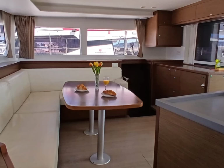 Louez un Lagoon Lagoon 450 Sport Top à Kaštela