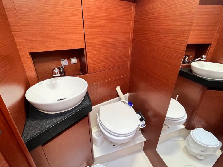 Voilier à louer à Lávrio au meilleur prix