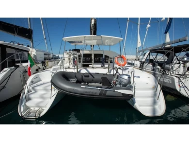 Catamaran hire in Vibo Marina - Lagoon Lagoon 380[G]