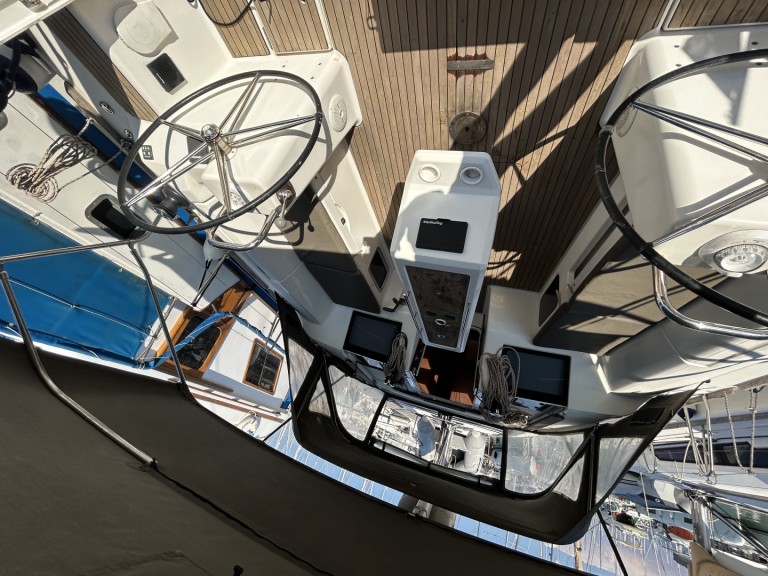 Voilier à louer à Gouviá au meilleur prix