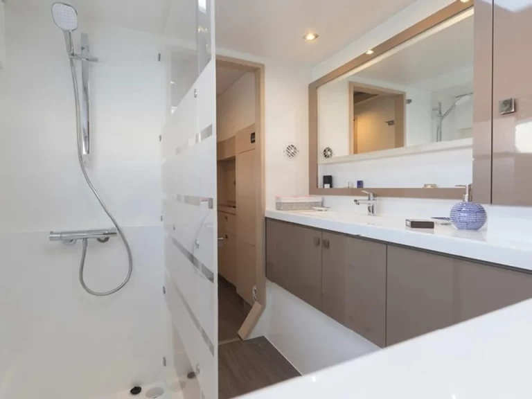 Louez un Fountaine Pajot Astrea 42 à Lávrio