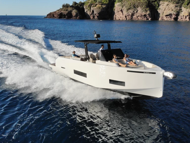 De Antonio De Antonio D42 Open a louer à Lávrio