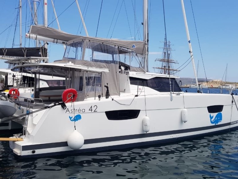 Catamaran à louer à Lávrio au meilleur prix