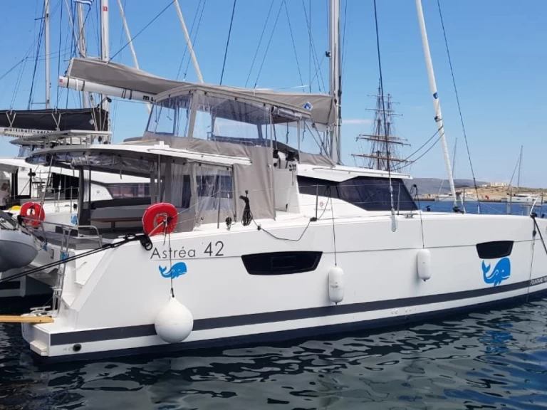 Catamaran à louer à Lávrio au meilleur prix