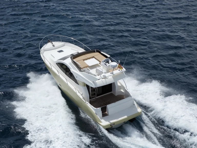 Louez un Faeton F-360 Fly à Espagne