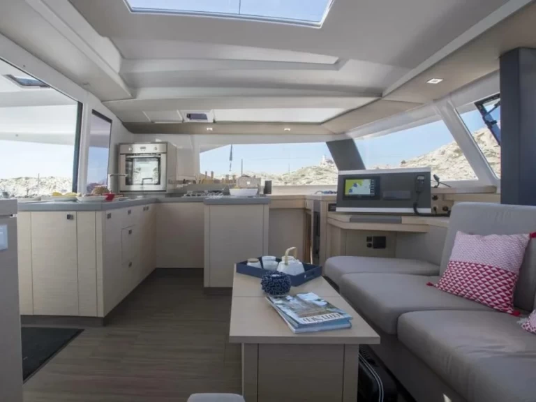 Louez un Fountaine Pajot Astrea 42 à Punat