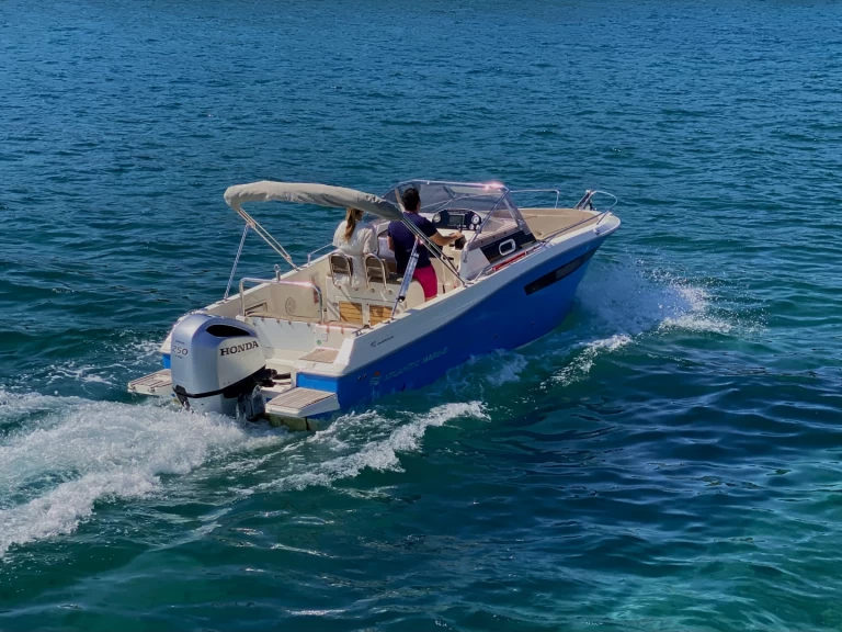 Bateau à moteur à louer à Tribunj au meilleur prix