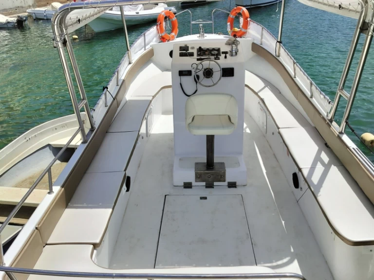 Bateau à moteur à louer à Monde au meilleur prix