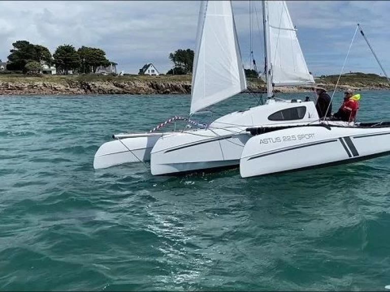 Catamaran à louer à La Trinité-sur-Mer au meilleur prix