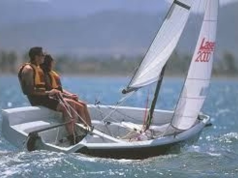 Louez un LASER PERFORMANCE LASER 2000 à Carnac