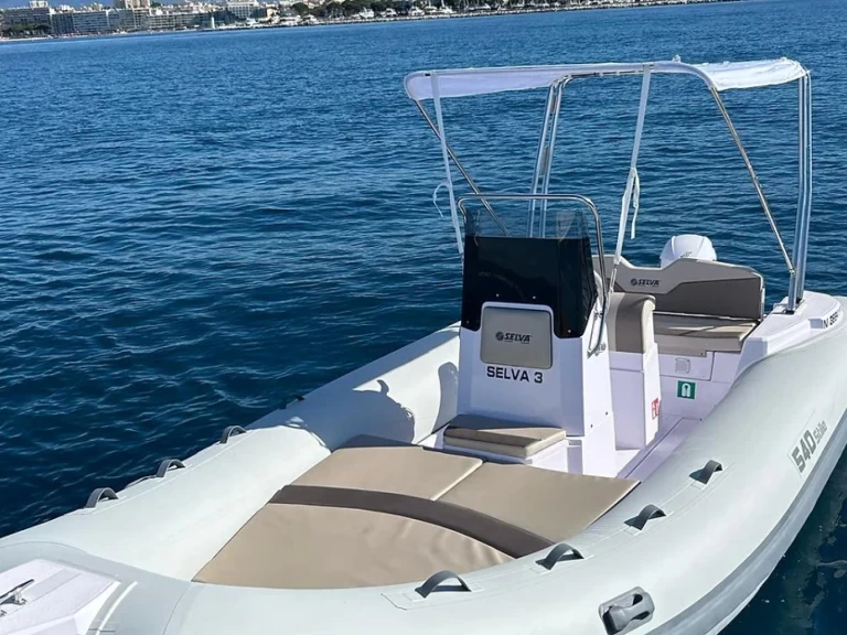 Location bateau Antibes pas cher Selva 540