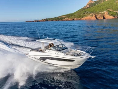 Location bateau La Trinité-sur-Mer pas cher Cap Camarat 10.5 WA série 2