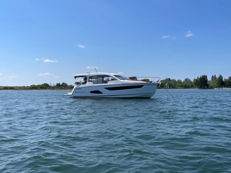 Location bateau La Trinité-sur-Mer pas cher Sealine C390