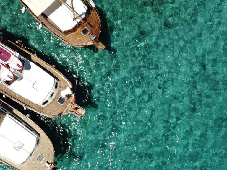 Louer Bateau à moteur avec ou sans skipper Capeador à Port Mahon