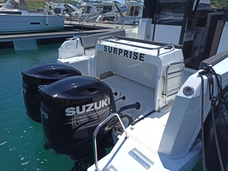 Louer Bateau à moteur avec ou sans skipper Jeanneau à Punat