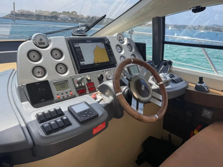 Location Bateau à moteur Azimut avec permis