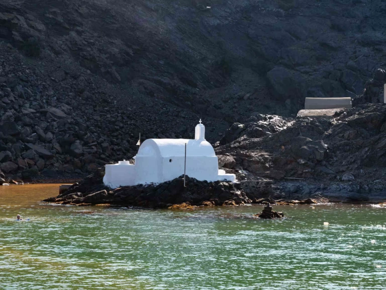 Louez un Targa 46 à Santorini Port