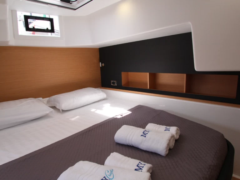 Location à Salerne - Dufour Dufour Catamarans 48 Sail sur SamBoat