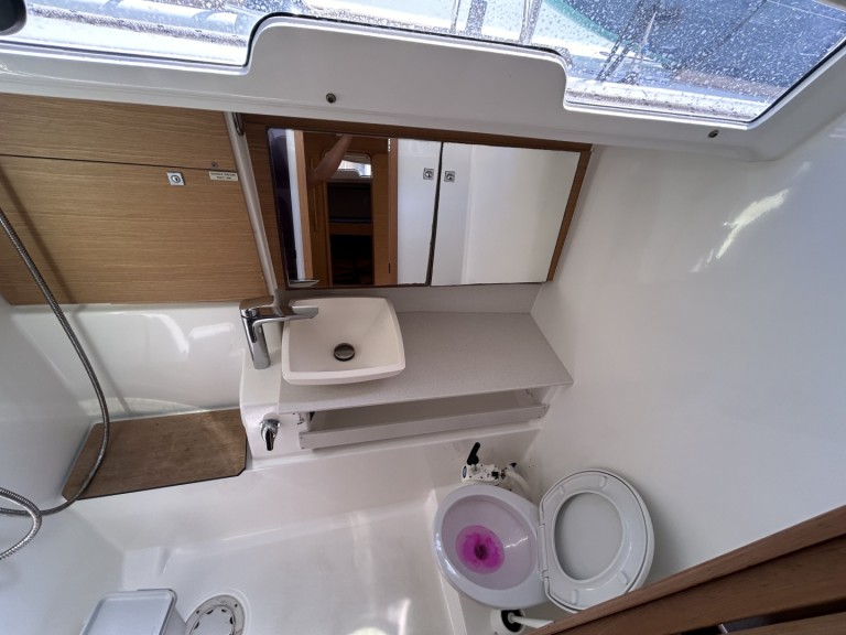 Location bateau Dufour Dufour 430 Grand Large à Gouviá sur Samboat