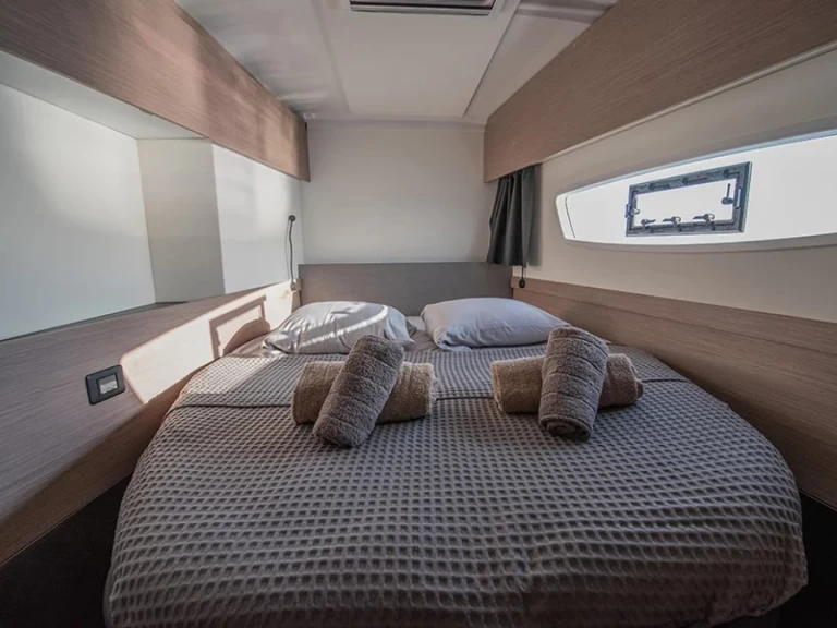 Louer Catamaran avec ou sans skipper Fountaine Pajot à Lávrio