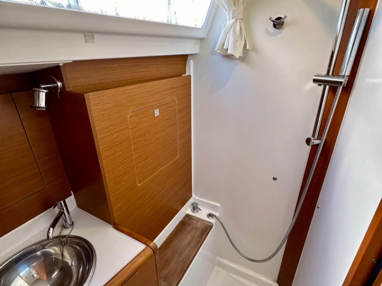 Louer Voilier avec ou sans skipper Jeanneau à Sukošan