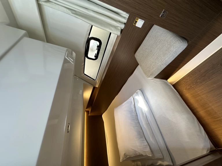 Louer Bateau à moteur avec ou sans skipper Jeanneau à Drage