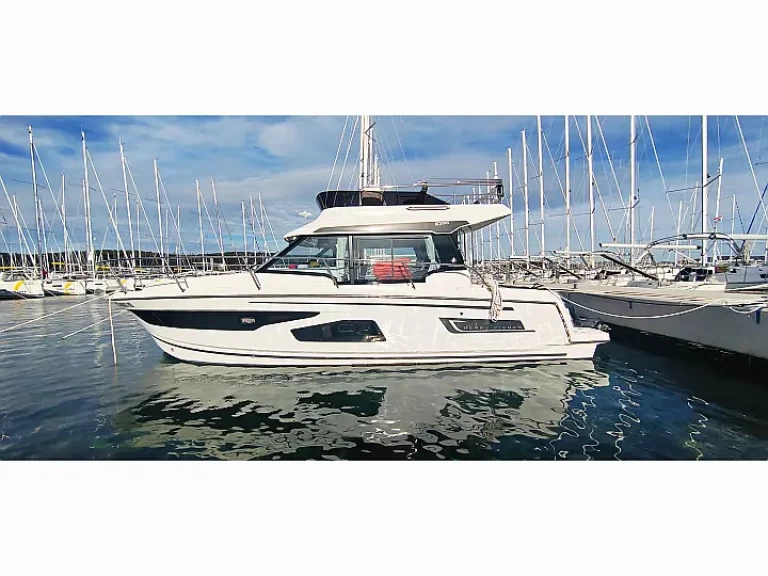 Location Bateau à moteur Jeanneau avec permis