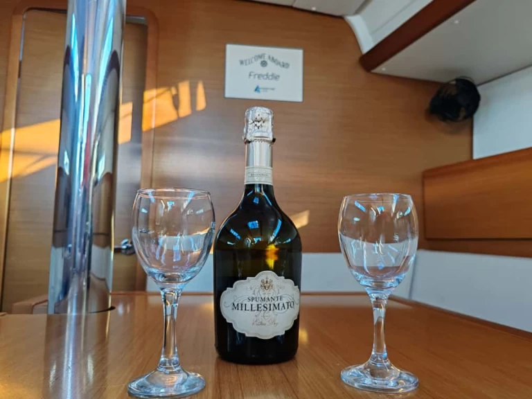 Location bateau Jeanneau Sun Odyssey 389 à Drage sur Samboat