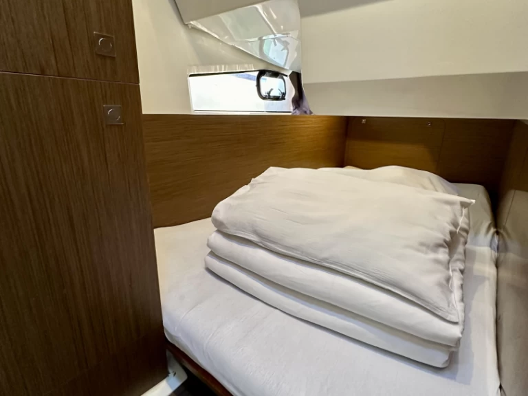 Location Bateau à moteur à Drage - Jeanneau Merry Fisher 1095 Fly