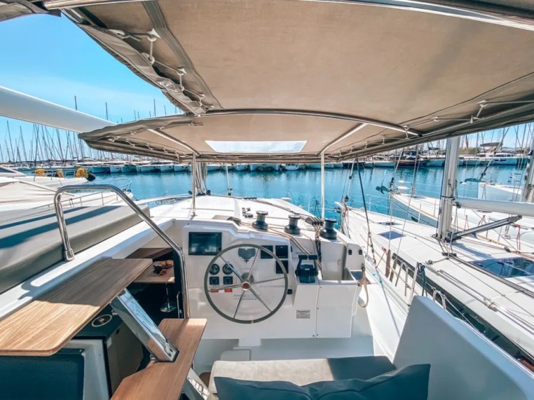 Fountaine Pajot Lucia 40 a louer à Pula