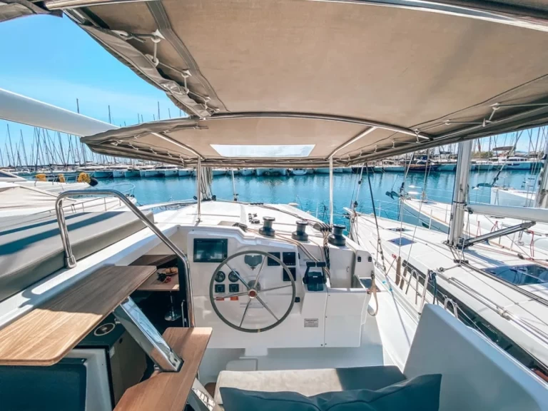 Fountaine Pajot Lucia 40 a louer à Pula