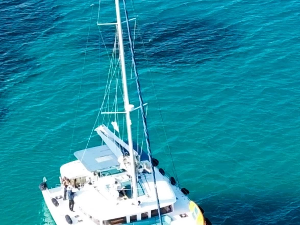 Louer Catamaran avec ou sans skipper Lagoon à Álimos
