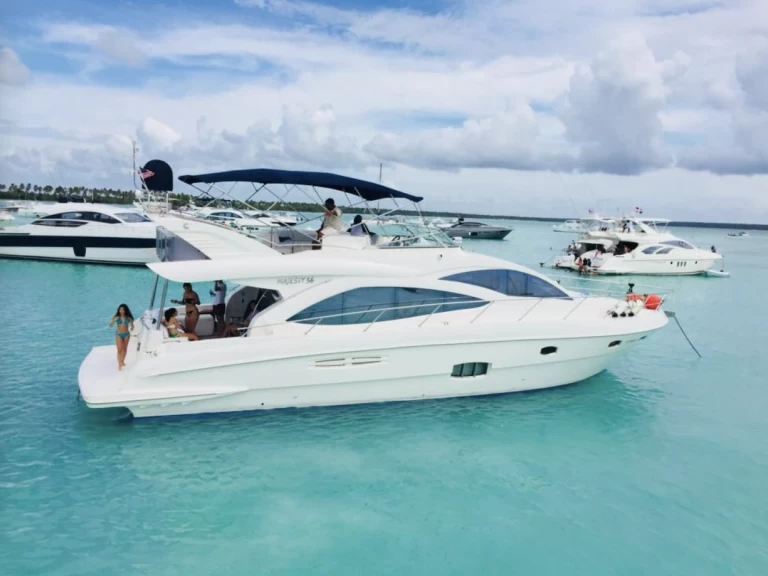 Louer Bateau à moteur avec ou sans skipper Azimut à La Romana