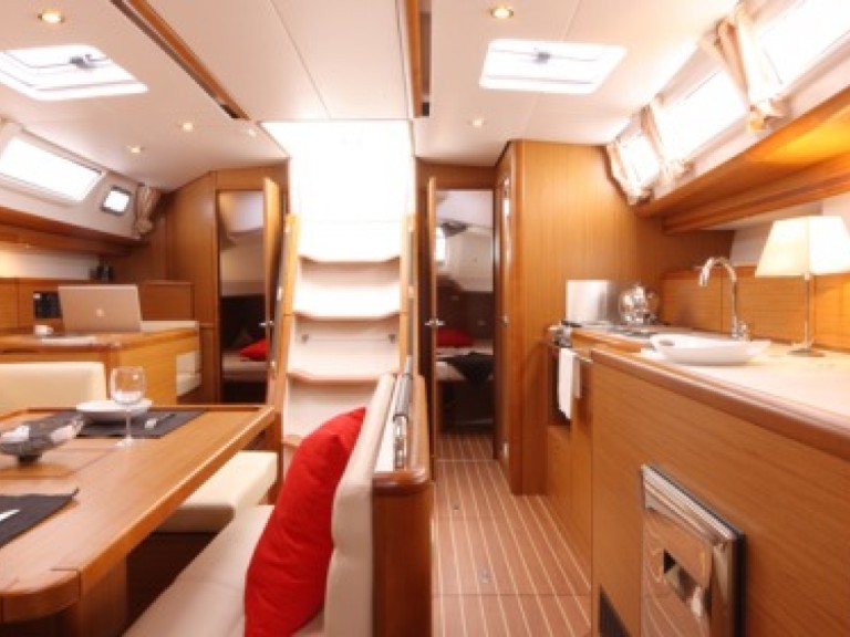 Louer Voilier avec ou sans skipper Jeanneau à Pirovac