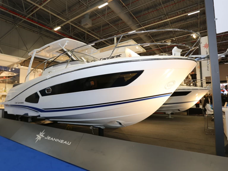 Louez un Jeanneau Cap Camarat 9.0 WA à La Spezia