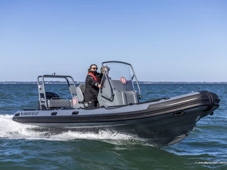 Louer Semi-rigide avec ou sans skipper Highfield à La Trinité-sur-Mer