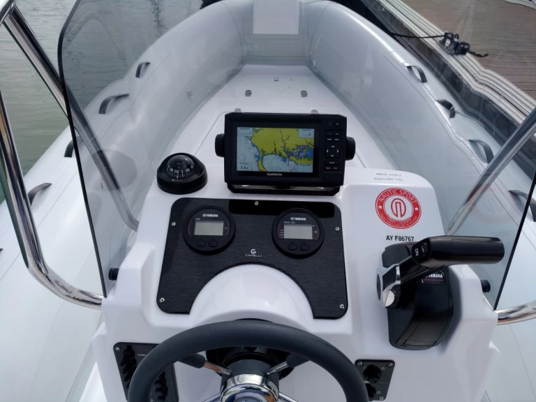 Louer Semi-rigide avec ou sans skipper Capelli à La Trinité-sur-Mer