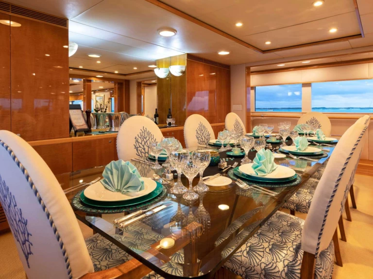 NQEA Yachts Jack Hargrave design RENA a louer à Newport